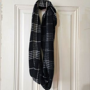 Modena Infinity Scarf